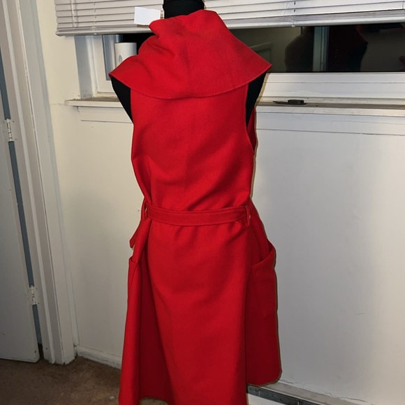 Red sleeveless/ Belted / Peplum / Vest - Picture 3 of 4